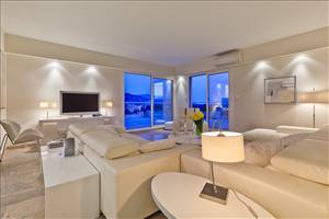 VILLA SUR LE TOIT UNIQUE, situation idéale, VUE SUR CANNES ET LA MER