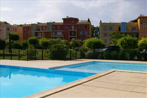 RESIDENTIEL: BEL F2 AVEC GRANDE TERRASSE BENEFICIANT D'UNE BELLE VUE DEGAGEE