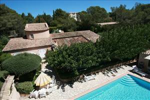 VILLA DE CARACTERE PROCHE GOLFS DE SAINT RAPHAEL DANS SECTEUR RECHERCHE