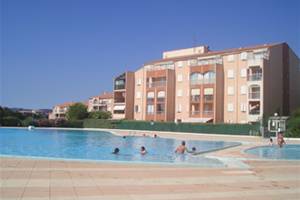 FREJUS, proche centre ville, studio dans résidence sécurisée avec piscine