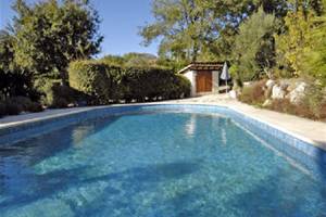 Belle villa agréable  de 220m2, 2 niveaux, avec piscine et vue mer, au calme absolu, proche village.