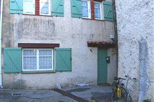 ST PAUL EN FORET, maison de village sans vis-àvis