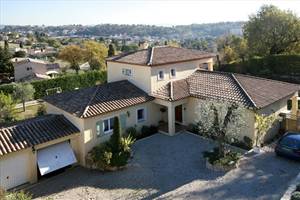 QUARTIER RESIDENTIEL ET CALME, VILLA NEO PROVENCALE TRES BELLES PRESTATIONS!