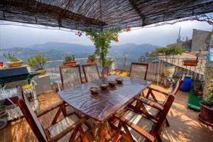 CHARMANTE MAISON DE VILLAGE AVEC TERRASSE ET VUE PANORAMIQUE