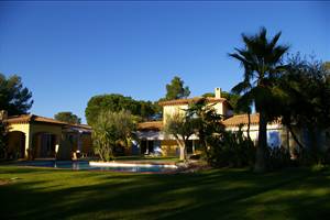 PUGET SUR ARGENS  DOMAINE RESIDENTIEL MAGNIFIQUE VILLA 250M2 SUR 4850M² JARDIN