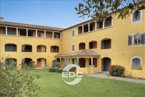 ROQUEBRUNE SUR ARGENS, TRES AGREABLE APPARTEMENT VUE GOLF ET COLLINES DES MAURES