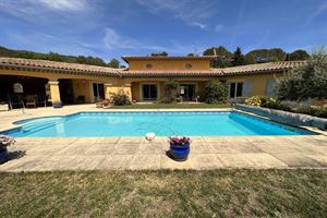 VILLA AVEC PISCINE A FIGANIERES