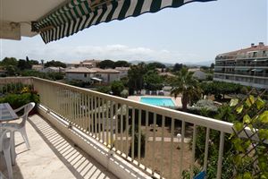 APPARTEMENT T3 DANS RESIDENCE AVEC PISCINE A FREJUS