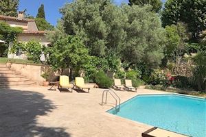 RARISSIME PROPRIETE AVEC MAISON D'AMIS, PISCINE ET JARDIN EN PLEIN CENTRE DE LORGUES