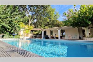 MAISON AVEC PISCINE ET VUE DEGAGEE A VIDAUBAN