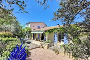 RESIDENCE DE CHARME AVEC PISCINE À PIEDS DE LORGUES