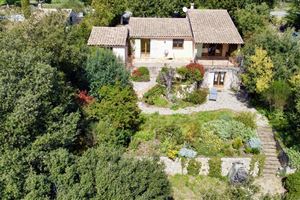 TRÈS JOLIE VILLA AVEC JARDIN , DANS DOMAINE PRIVÉ À SEILLANS