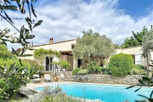 SPLENDIDE VILLA AVEC PISICNE ÀPIEDS DU VILLAGE DE LORGUES