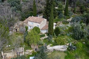 MAGNIFIQUE SITUATION POUR CETTE PROPRIÉTÉ EN PIERRES , À SEILLANS