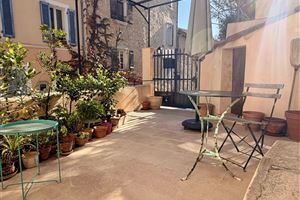 CHARMANTE MAISON DE VILLAGE AVEC TERRASSES A FAYENCE
