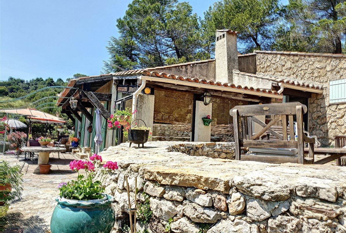 A vendre Var, TOURTOUR MAISON EN PIERRE AVEC ANNEXE MAISON DANS UNE